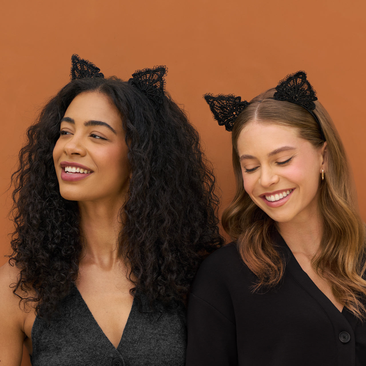 Fascia per capelli e maschera in pizzo di gatto nero