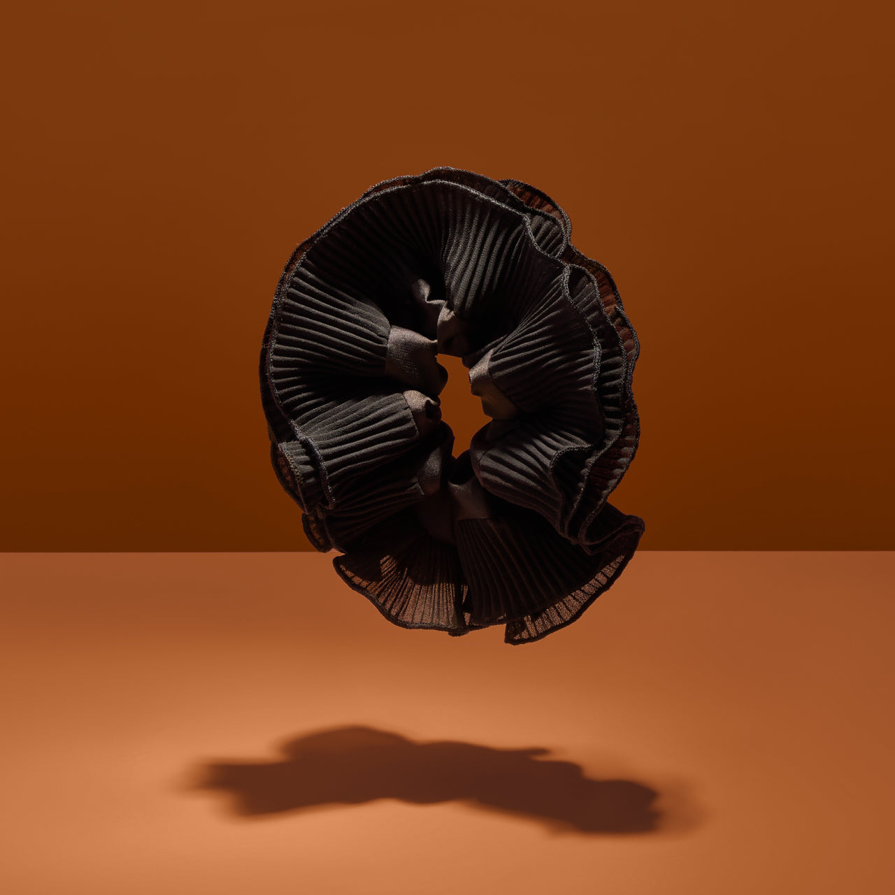 Scrunchie nero plissettato per Halloween